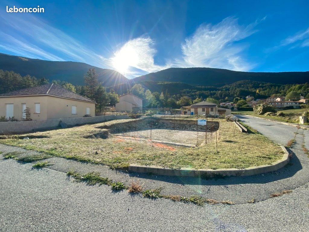 Terrain plat · à Annot · 58 000 €