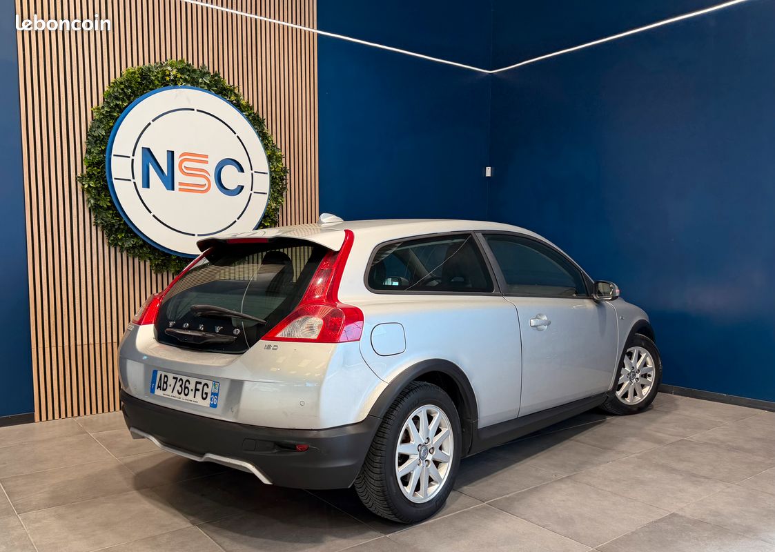 VOLVO C30 MOMENTUM 110cv (image 2)