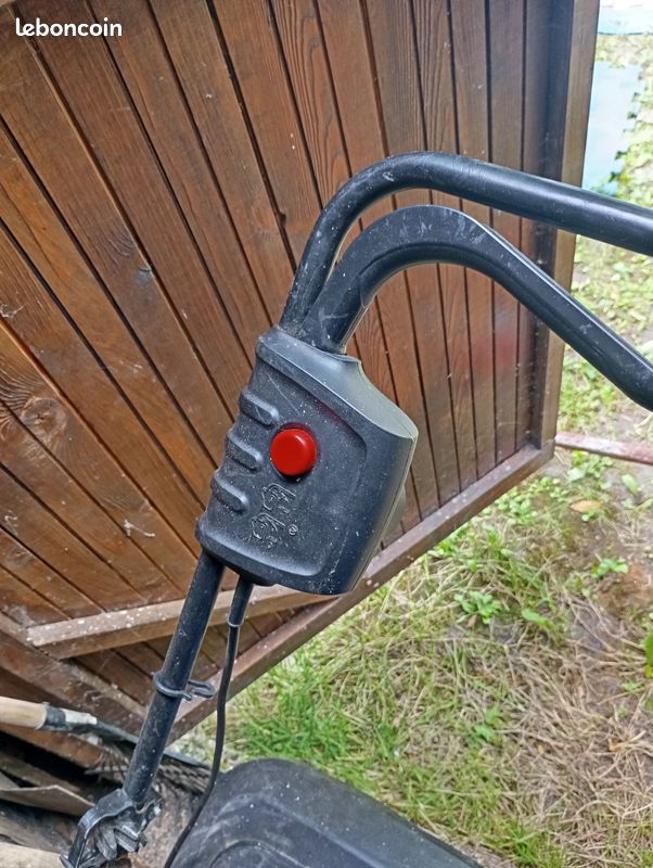 Tondeuse à gazon électrique en panne (image 3)