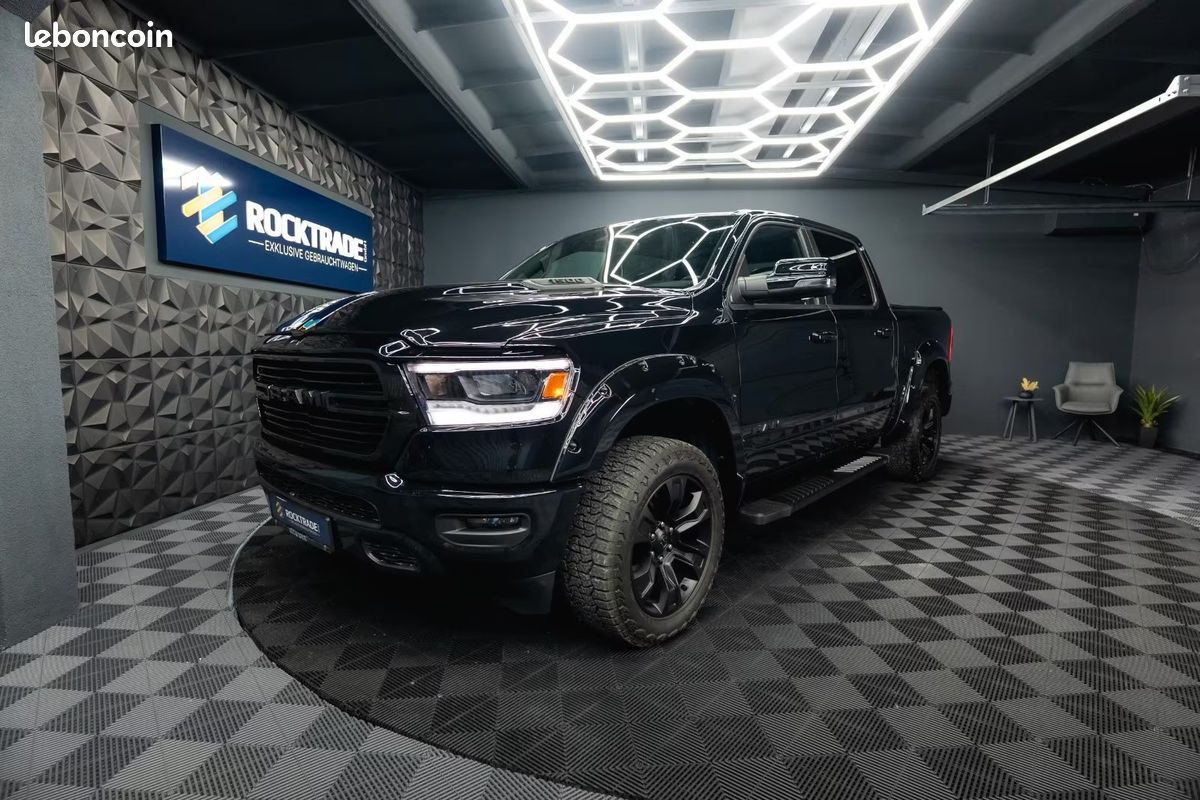Dodge RAM 1500 Laramie Night Edition 5.7 HEMI 401 ch 4x4 – Alpine – 20” – Offroad (image 10)