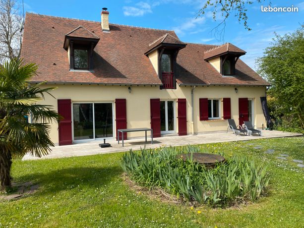 Vends maison 6 pièces 150 m² confortable entre le quartier des loges et montapins-secteur privilégié au calme à proximité des commodités 5 chambres cuisine, salon et séjour réunis jardin 350m2 garage