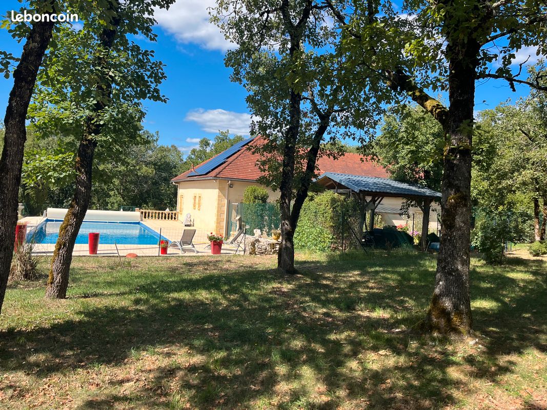 Maison 7 pièces 260 m² · à Nadaillac · 260 m² · 449 000 €
