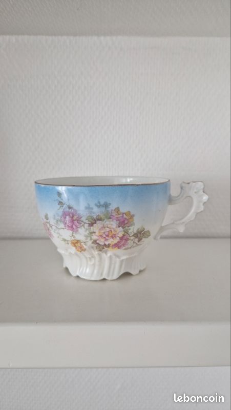 Tasse ancienne en porcelaine de Limoges (image 1)