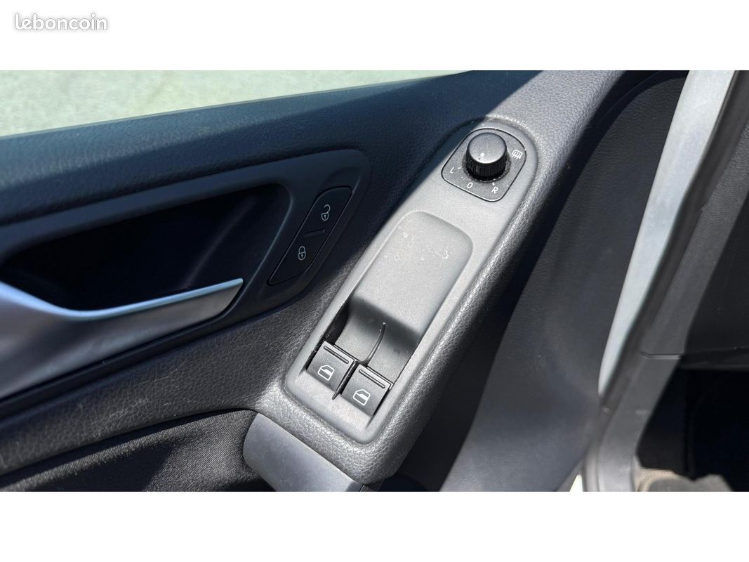 VOLKSWAGEN GOLF 6 1.6 TDi 16v 105cv / Clim auto / Kit distribution ok (image 11)