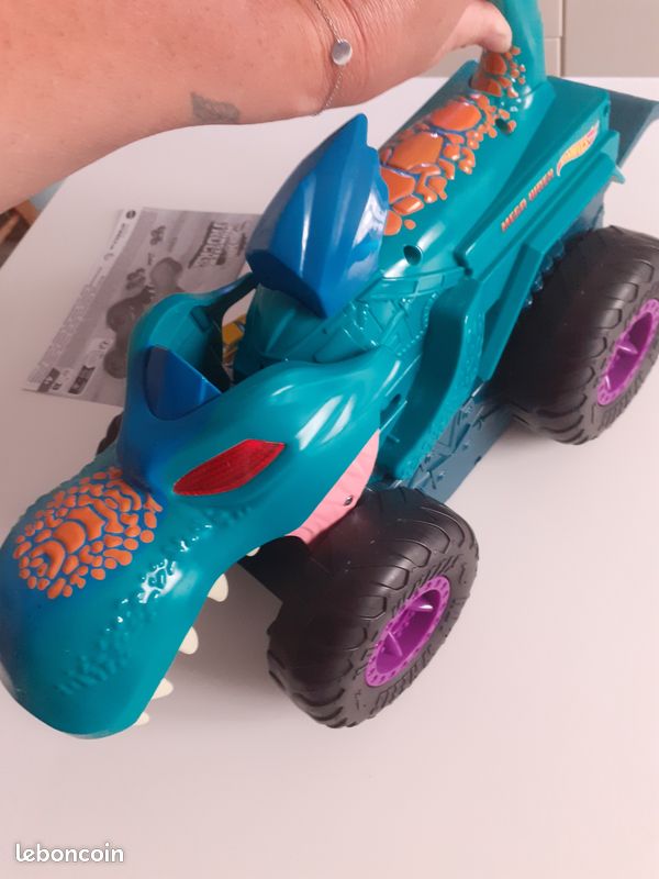 Gros voiture Dino hotweels avale voiture (image 8)