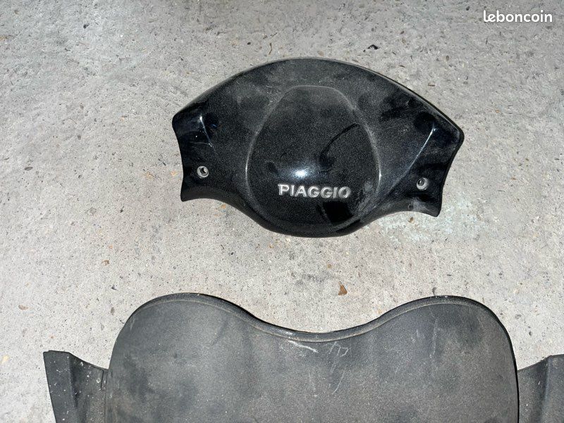 Cache guidon avant Xevo 125 (image 3)
