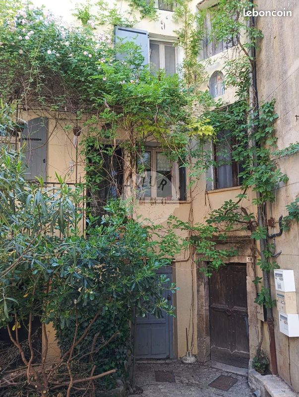 Appartement 5 pièces 84 m² · à Entrecasteaux · 84 m² · 48 000 €