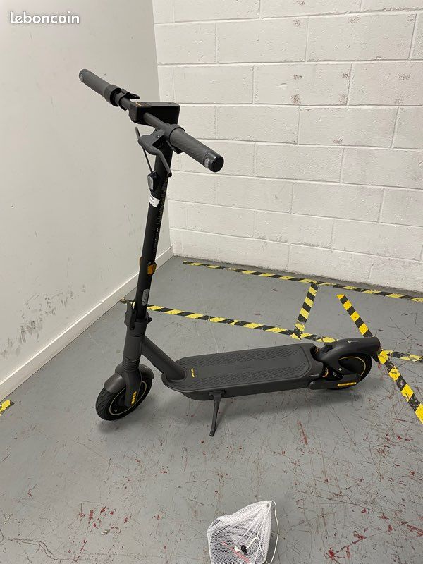 Trottinette électrique Ninebot MAX G2, Modèle Pour Adulte, 500W, Autonomie Renforcée, Moteur Puissant