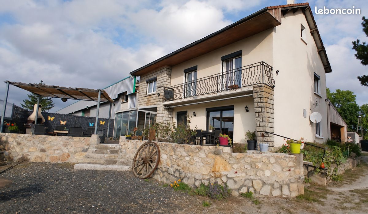 Maison 7 pièces 160 m² · à Andelat · 160 m² · 299 000 €