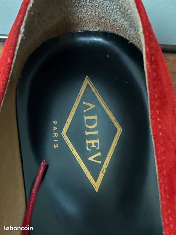Derbies de la marque Adieu Paris en daim rouge « Picasso » et semelle crêpe naturel avec détail en cuir naturel (image 6)