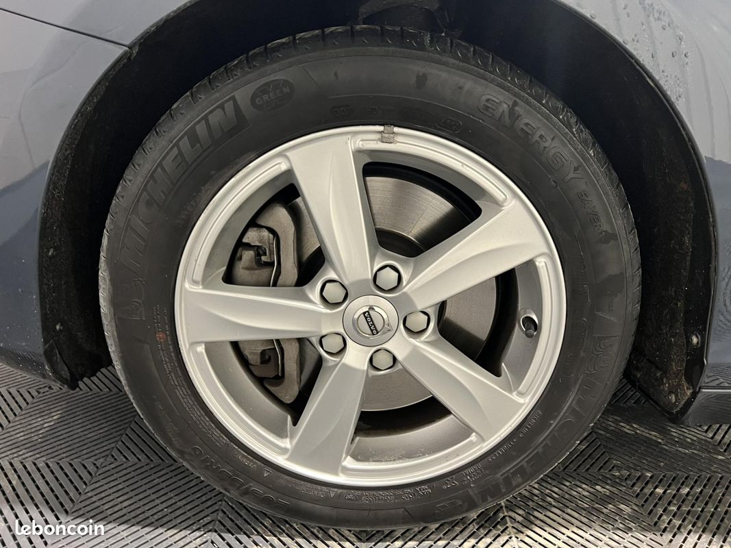 VOLVO V40 D2 120 Geartronic 6 Momentum (image 19)