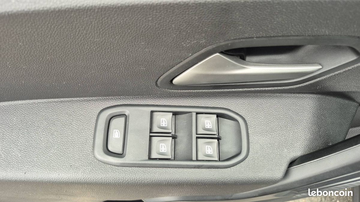 DACIA Duster TCe 150 4x2 EDC Expression (image 22)