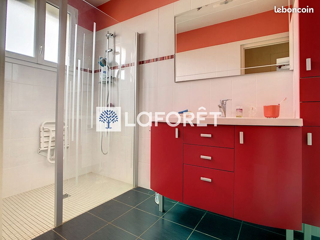 Pavillon 7 pièces 110 m² - Thouars 79100 (image principale 11)
