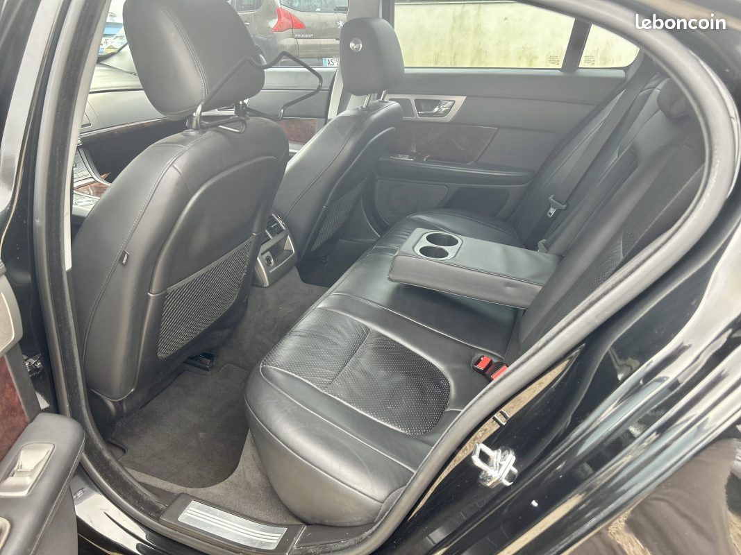 Jaguar xf v6 3l d 240 luxe premium 2009 (image 8)