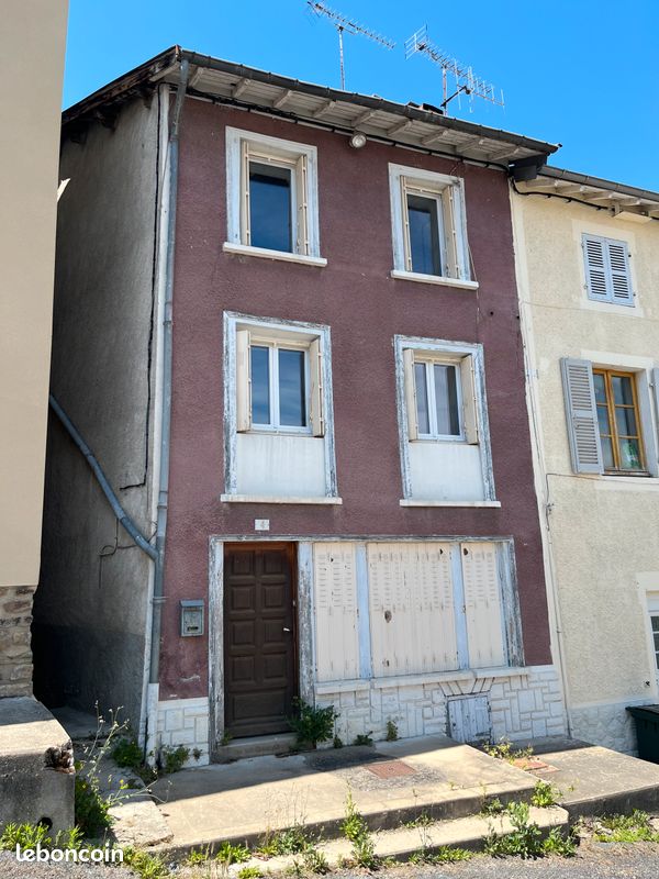 Maison 3 pièces 80 m² · à Arlanc · 80 m² · 35 000 €