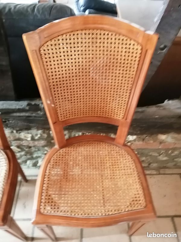 Table et quatres chaises (image 2)