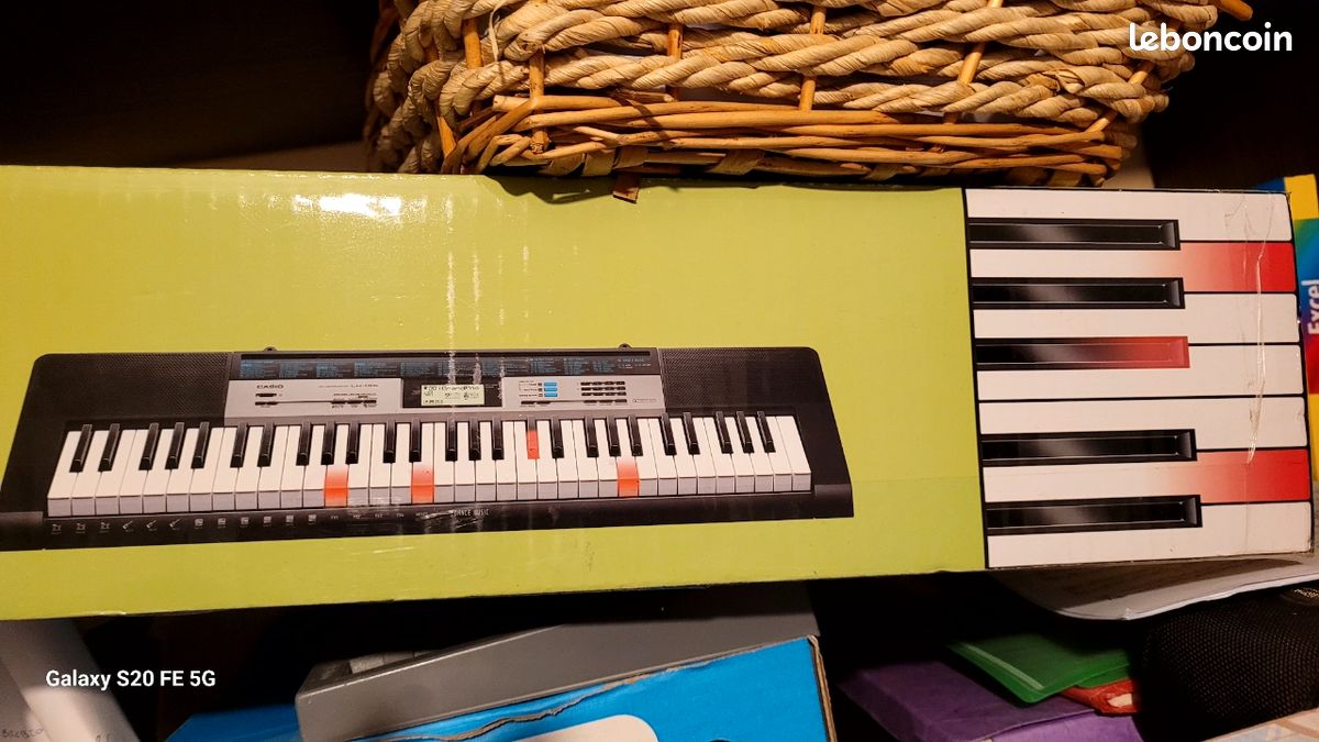 Casio LK-136 - Clavier à touches lumineuses - Boîte d'origine (image 2)