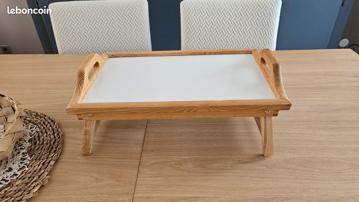 Plateau en bois sur pieds (image 1)