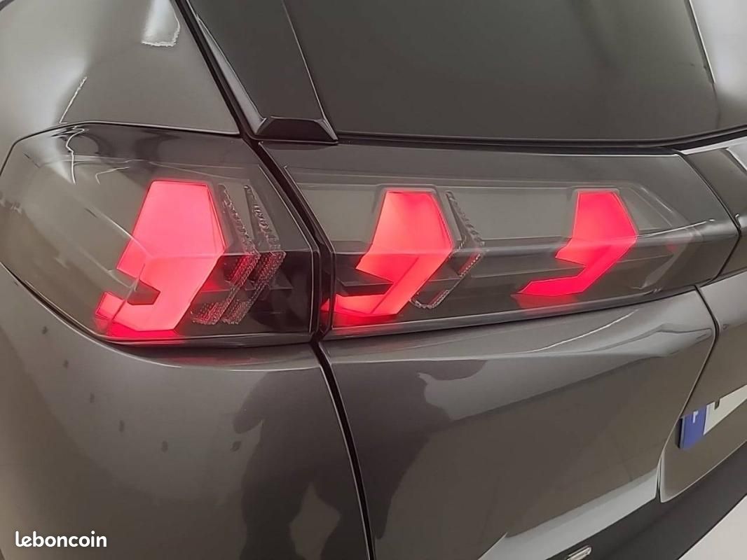 Peugeot 2008 BlueHDi 130 S&S EAT8 - Allure (image 17)