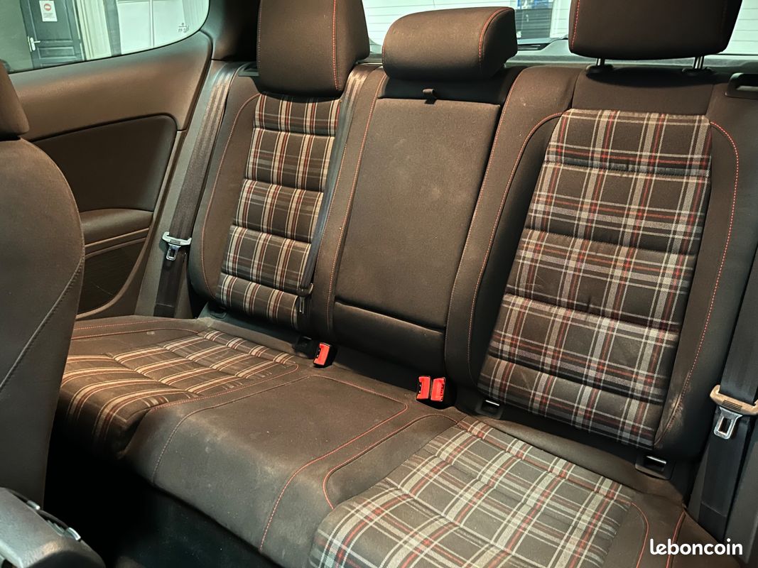 VOLKSWAGEN GOLF GTi (image 7)