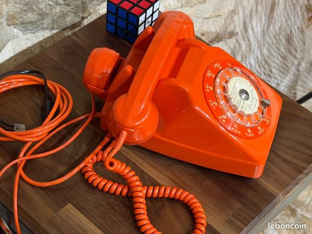 Teléfono vintage naranja Socotel S63 70s