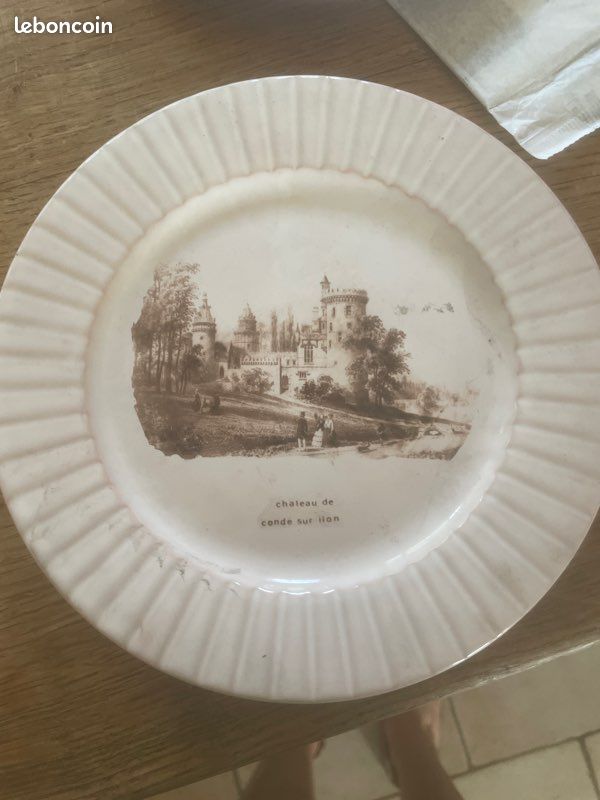 12 assiettes de marque Gien avec des paysages de l’Eure (image 6)