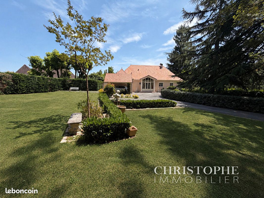 Maison 7 pièces 260 m² · à Lescar · 260 m² · 849 000 €