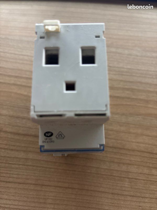 Contacteur de puissance Legrand 230V 2P 40A 04068 (image 3)