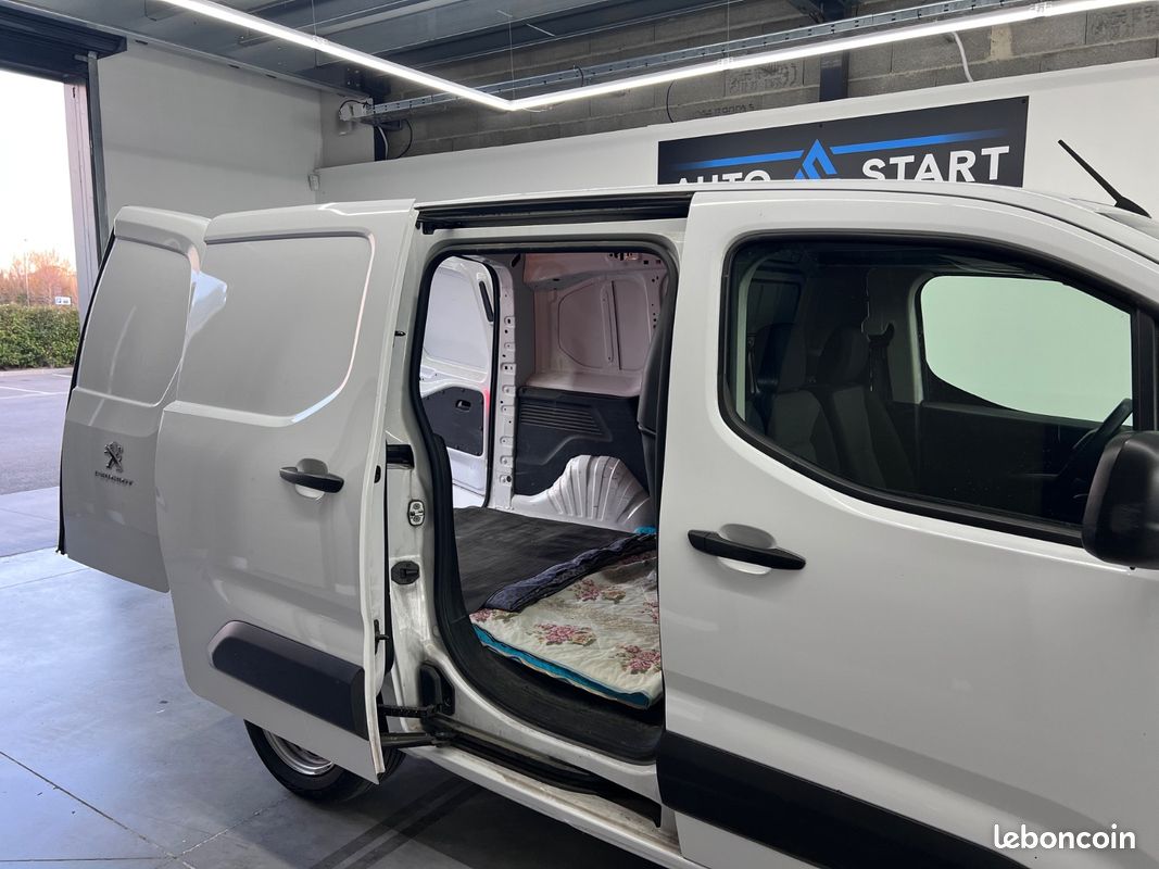 Peugeot Partner Premium L1 1.5 BlueHDI 130cv/3 Places/CarPlay/Radar AR/Régulateur De Vitesse (image 24)