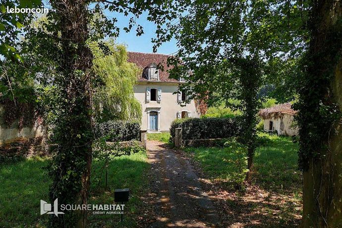 Maison 7 pièces 335 m²