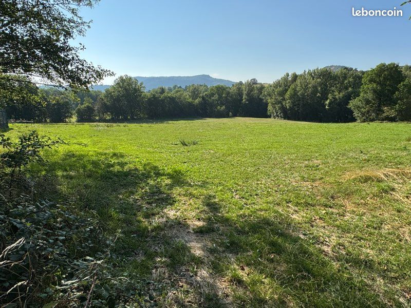 Terrain constructible viabilisé · à Saint-Julien-Chapteuil · 60 000 €