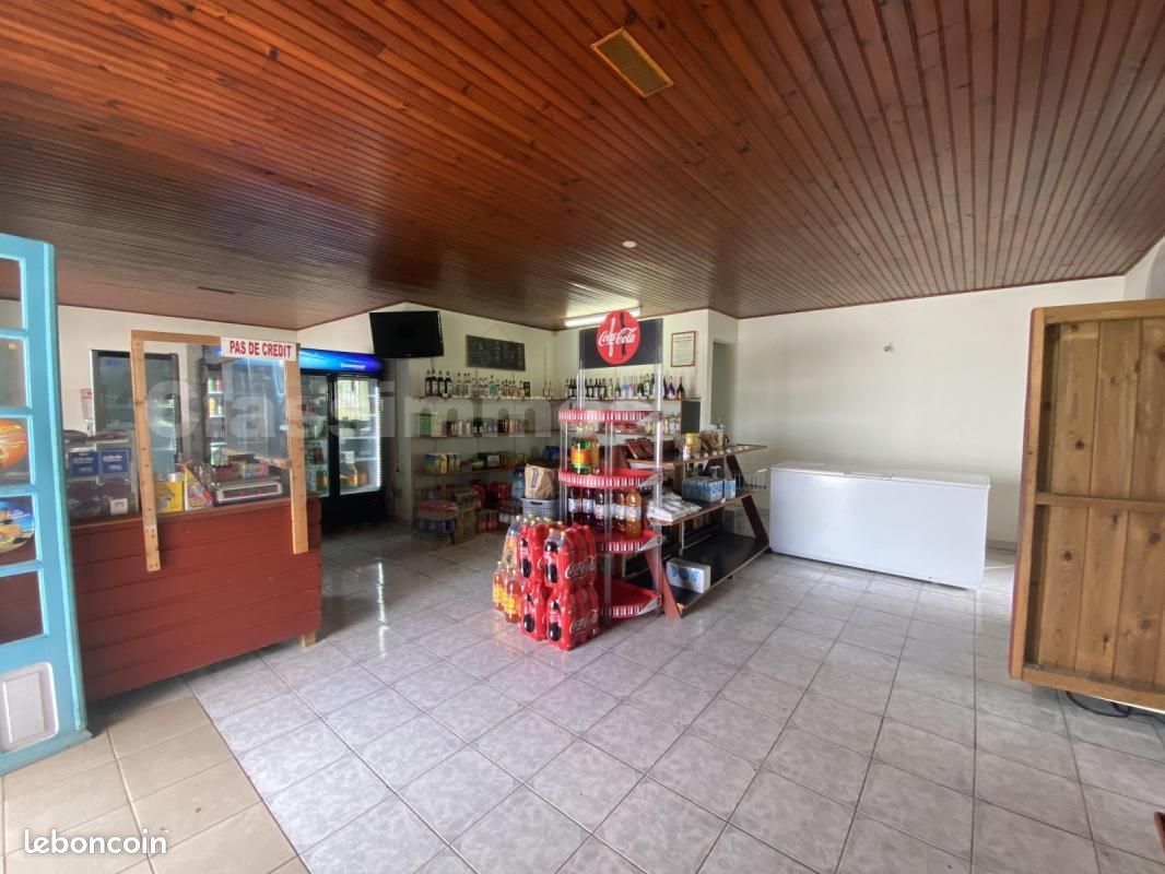 Immeuble 220 m² · au Robert · 220 m² · 250 000 €