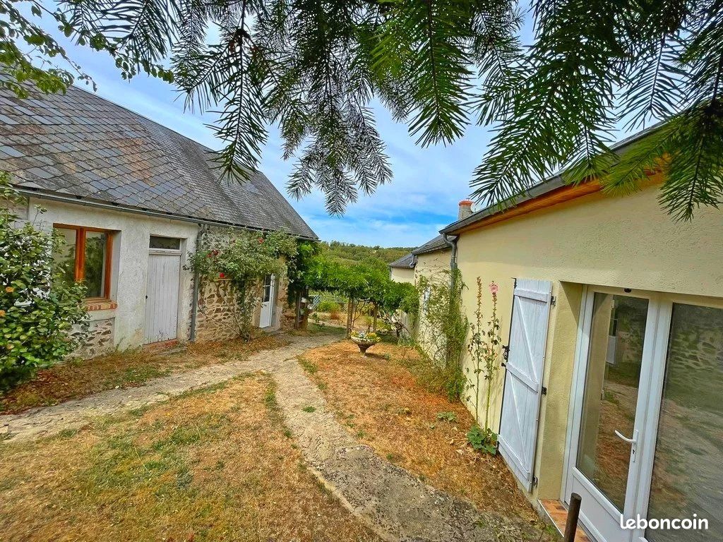 Maison 8 pièces 149 m² · à Ménessaire · 149 m² · 139 000 €