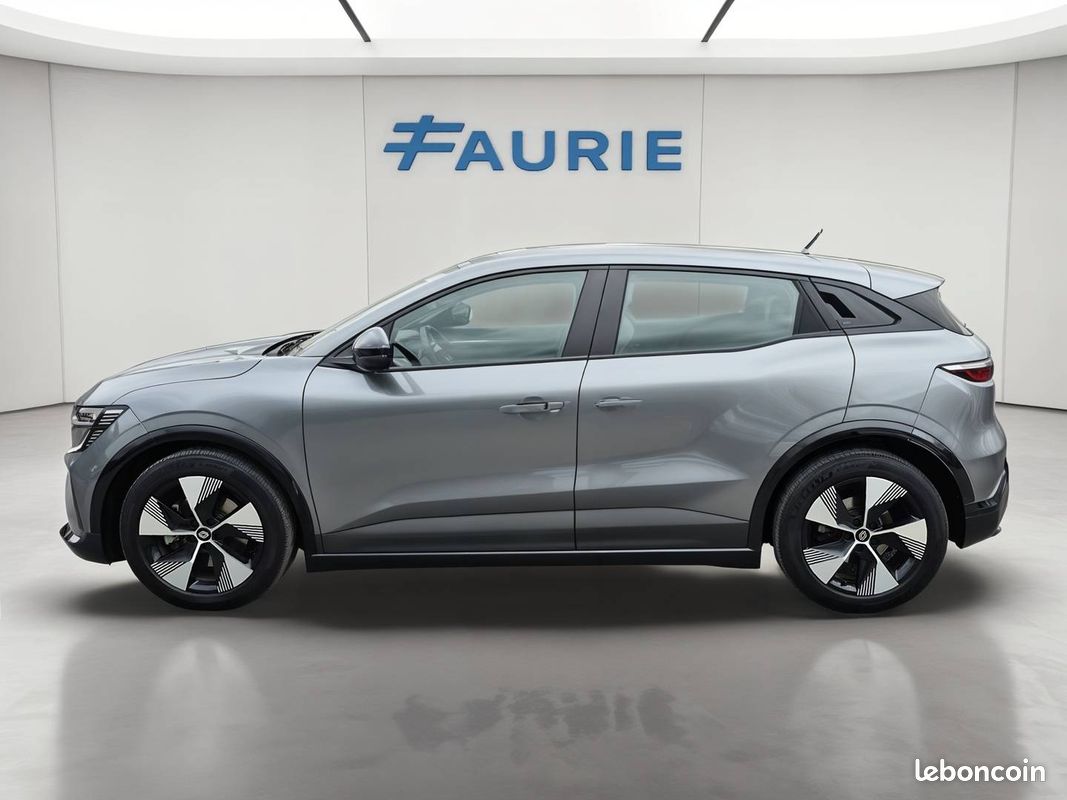 RENAULT Megane E-Tech EV40 130ch standard charge Equilibre (image 8)