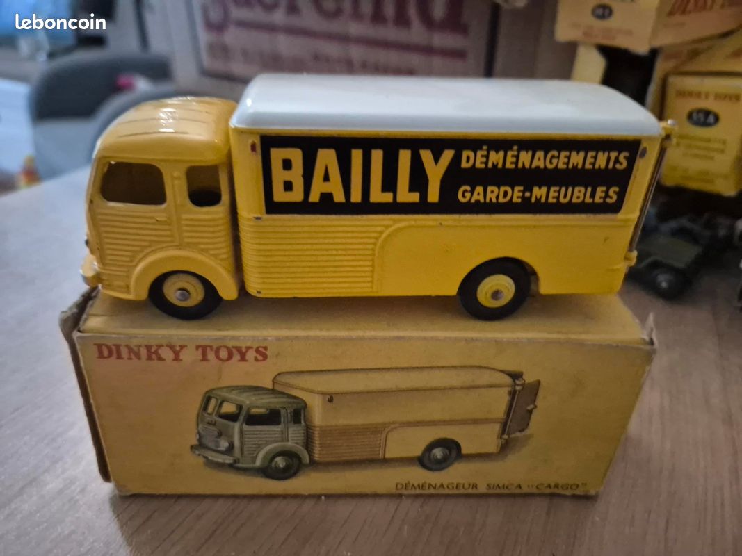 DINKY TOYS Truck SIMCA CARGO BAILLY n 33 Made in France par Meccano