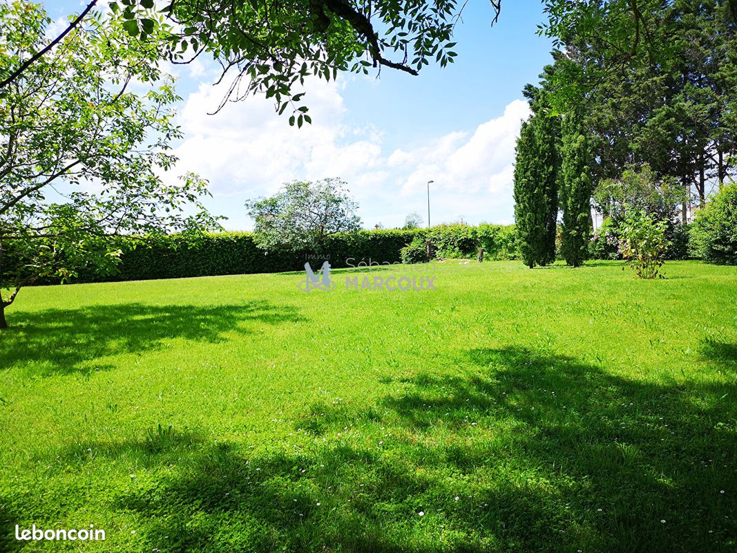 Terrain 1616 m² · à Saint-Étienne-le-Molard · 1 616 m² · 79 000 €