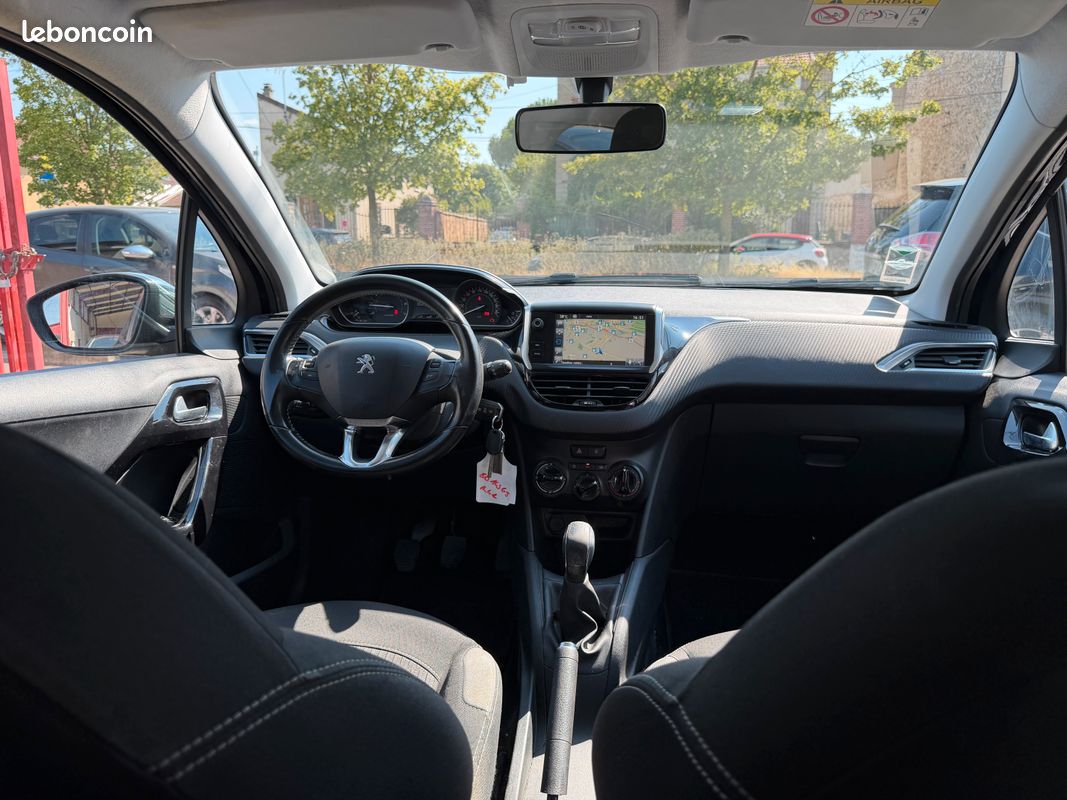 Peugeot 208 1.2 82 style 5p (image 7)