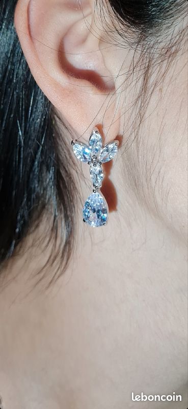 Boucles d'oreilles en cristaux neuves (image 1)