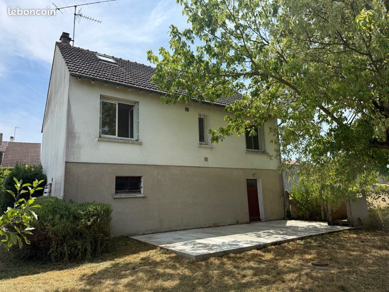 Maison 5 pièces 110 m² · à Laroche-Saint-Cydroine · 110 m² · 140 000 €