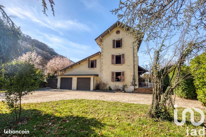 Propriété 6 pièces 174 m²