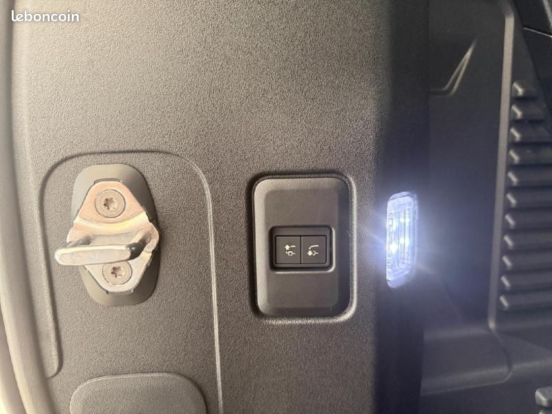 Land-rover Defender 90 3.0 D250 Hard Top X-Dynamic SE (image 30)