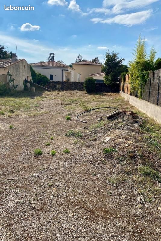 Terrain 300 m² · à Grans · 160 000 €