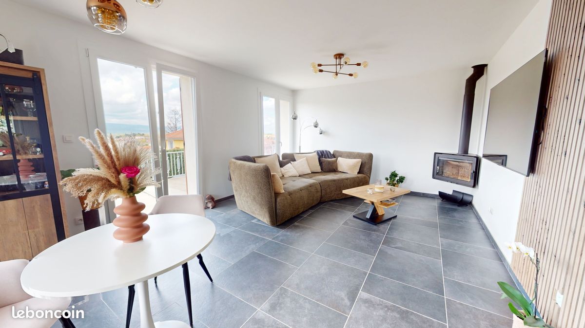 Maison 8 pièces 300 m² · à Sury-le-Comtal · 300 m² · 425 000 €