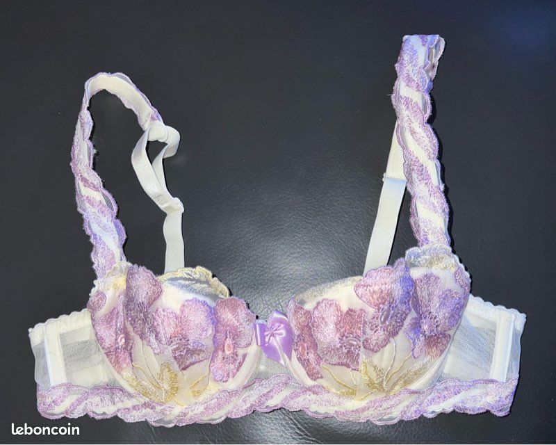Beau Soutien gorge NEUF Charlott' Lingerie France 80B Vêtements