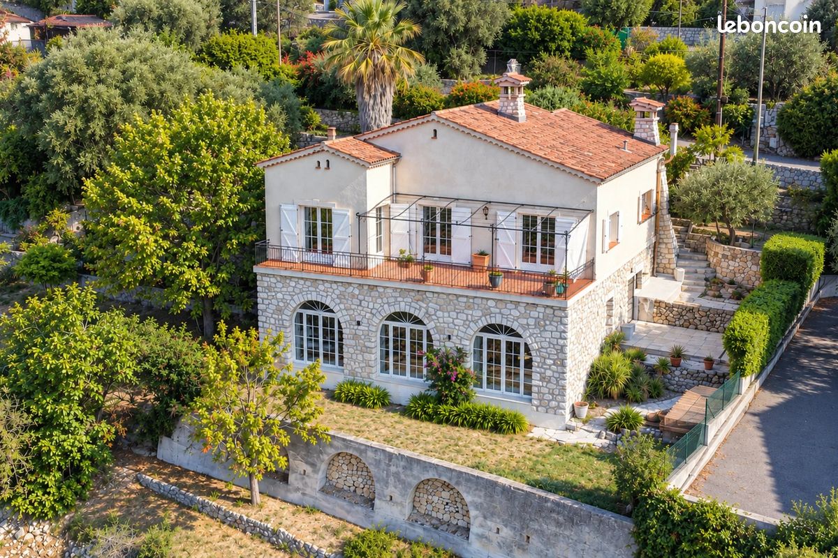 Maison 6 pièces 200 m² · à Saint-André-de-la-Roche · 200 m² · 1 120 000 €