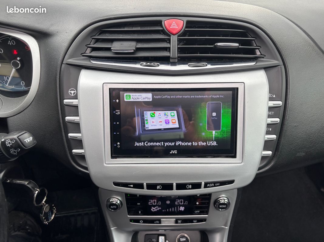Lancia Delta 1.9 MJT TwinTurbo 190ch Platinum - Xénon / CarPlay / Toit Ouvrant (image 8)