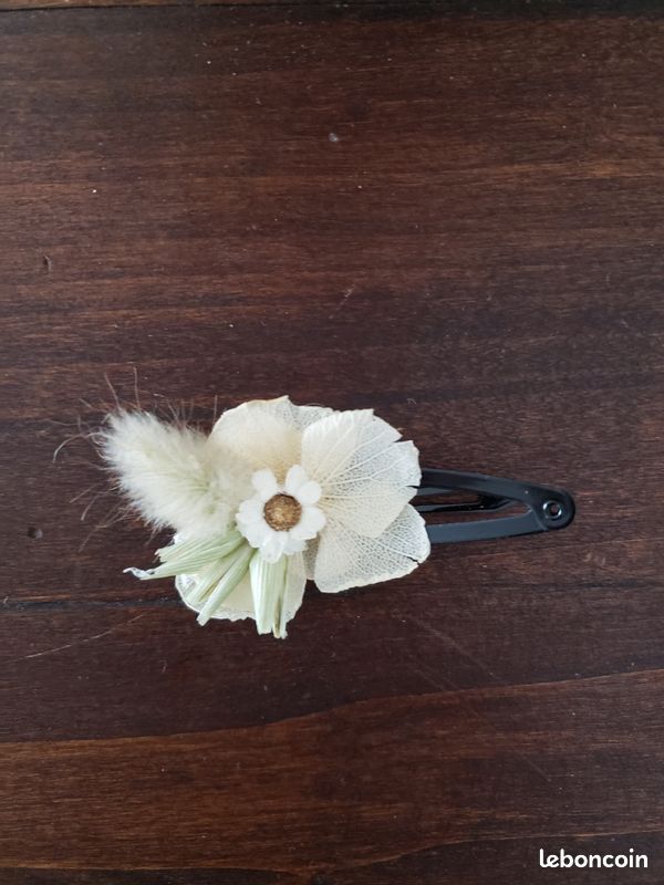 Barette fleurs séchées (image 1)