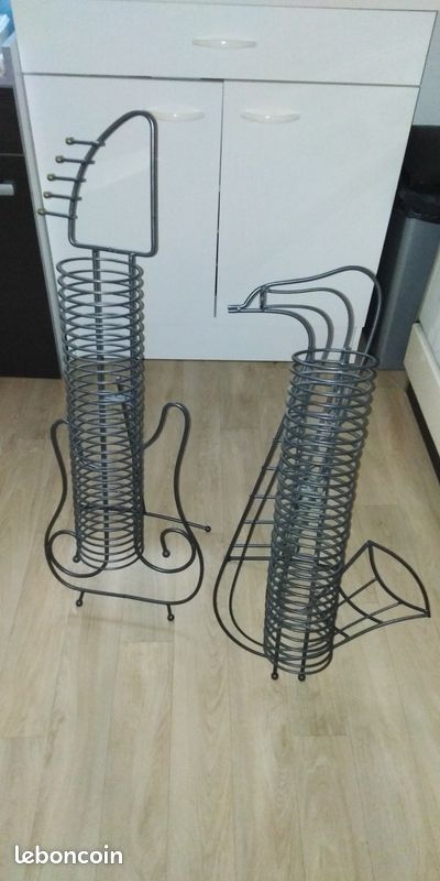 Ranges cd en forme de guitare et saxo (image 1)