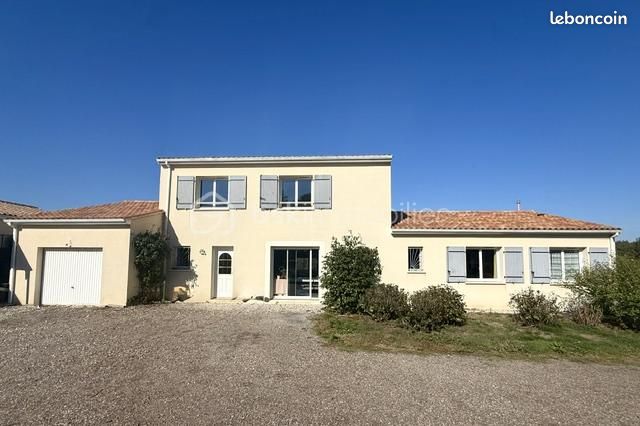 Maison 11 pièces 250 m² · à Mazerolles · 250 m² · 468 000 €