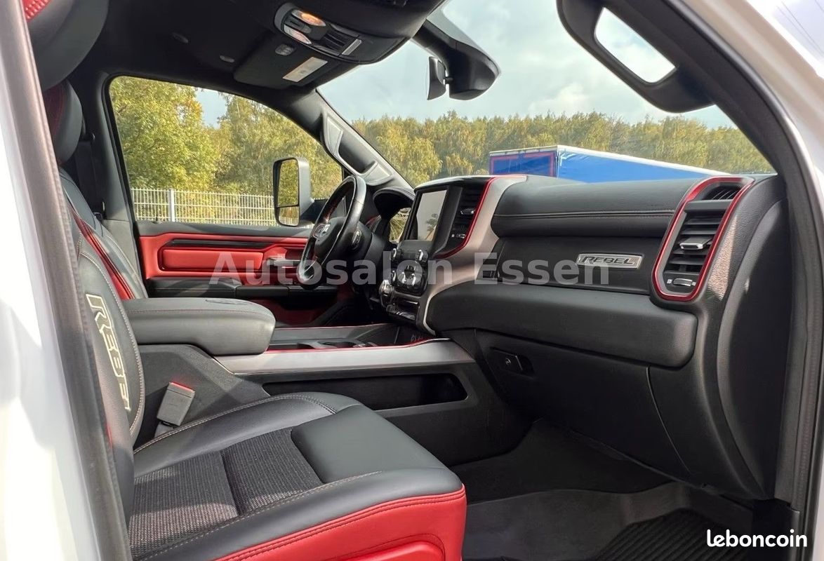 Dodge RAM 1500 Rebel 5.7 HEMI V8 401 ch 4x4 – Harman Kardon – CarPlay – Suspensions pneumatiques (image 9)